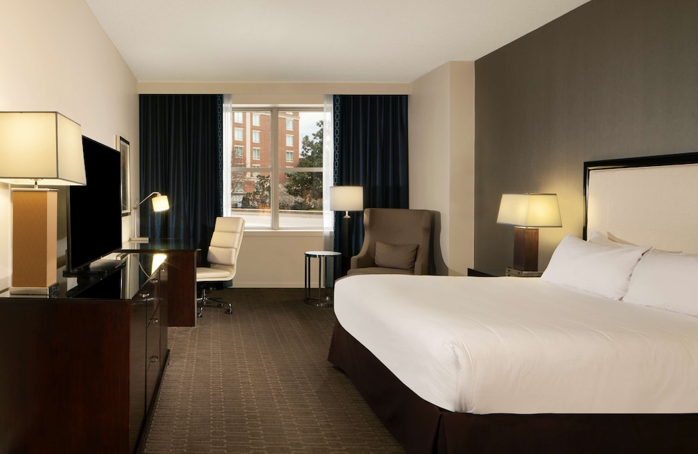 Hilton Alexandria Old Town 22/74