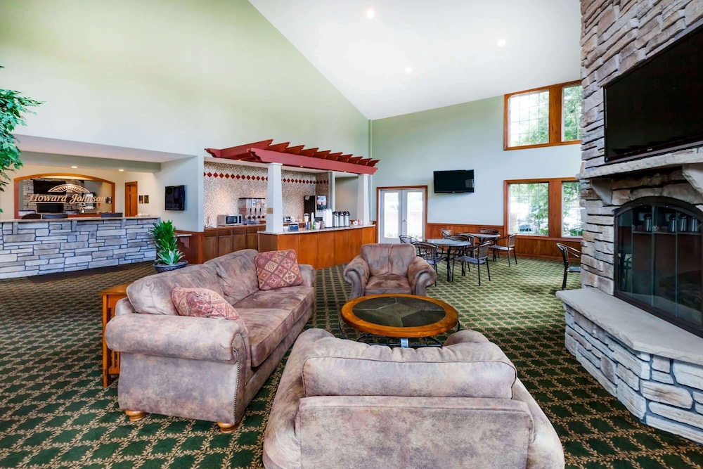 Howard Johnson by Wyndham Traverse City 27/47