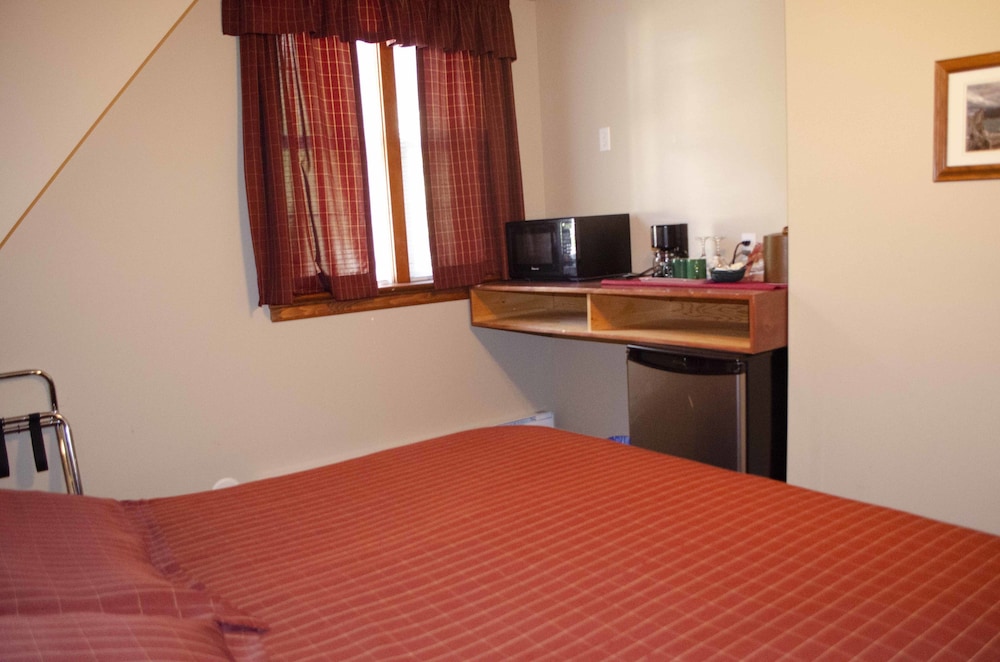 Crandell Mountain Lodge 25/66