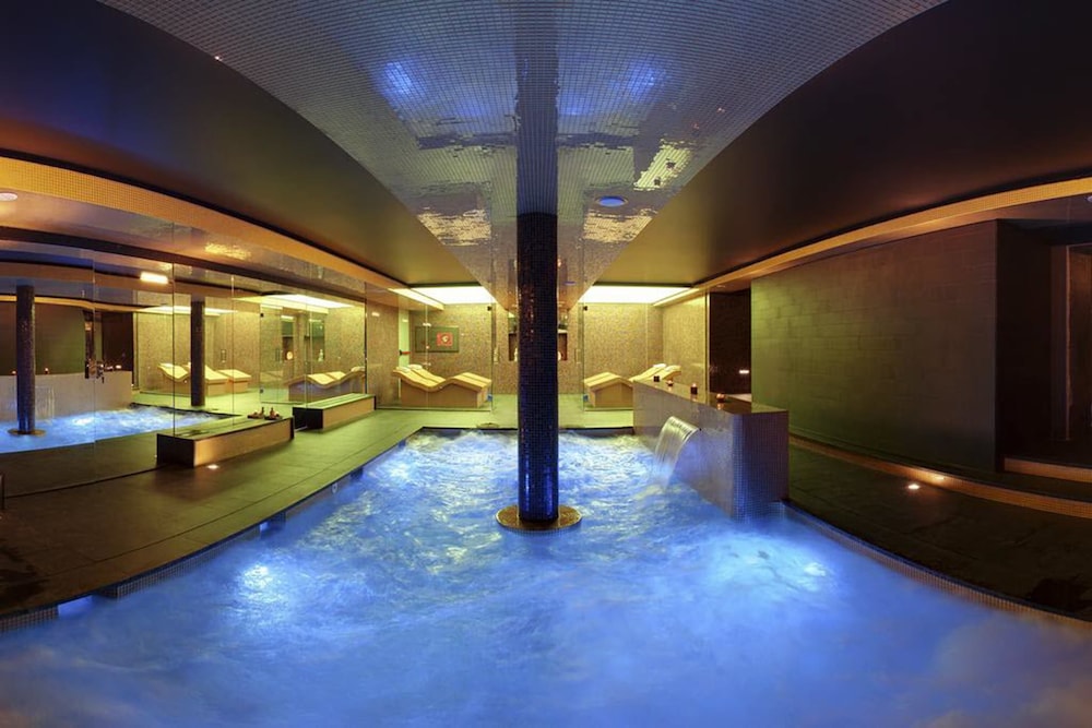 swimming pool spa