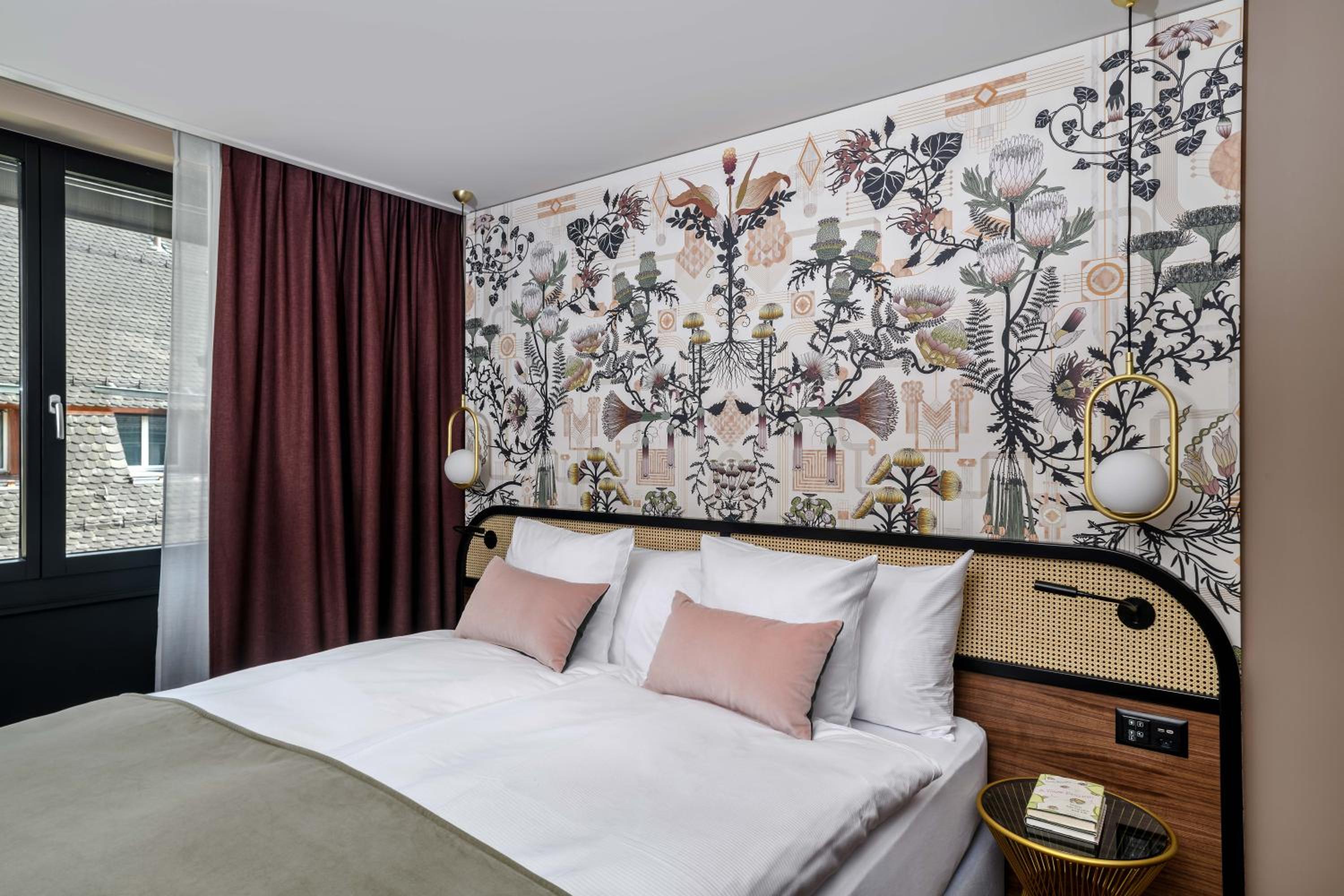 Grand, Deluxe, Balcony
