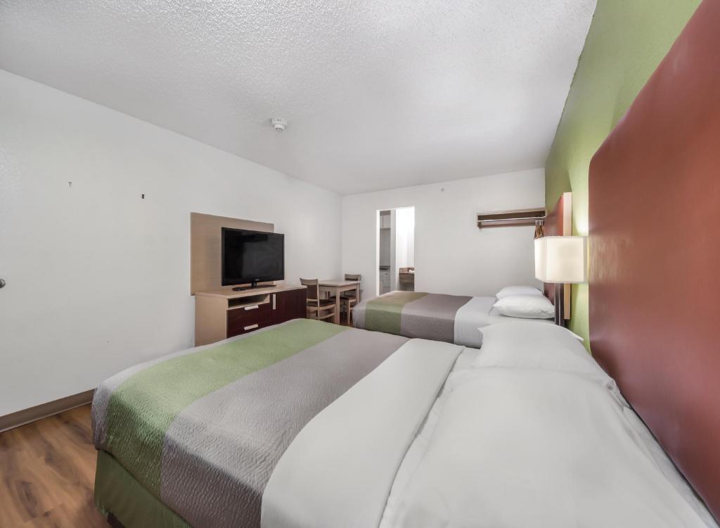 Room, 2 Double Beds, Kitchen
