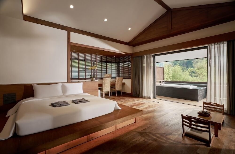 ONSEN @ MONCHAM 24/65