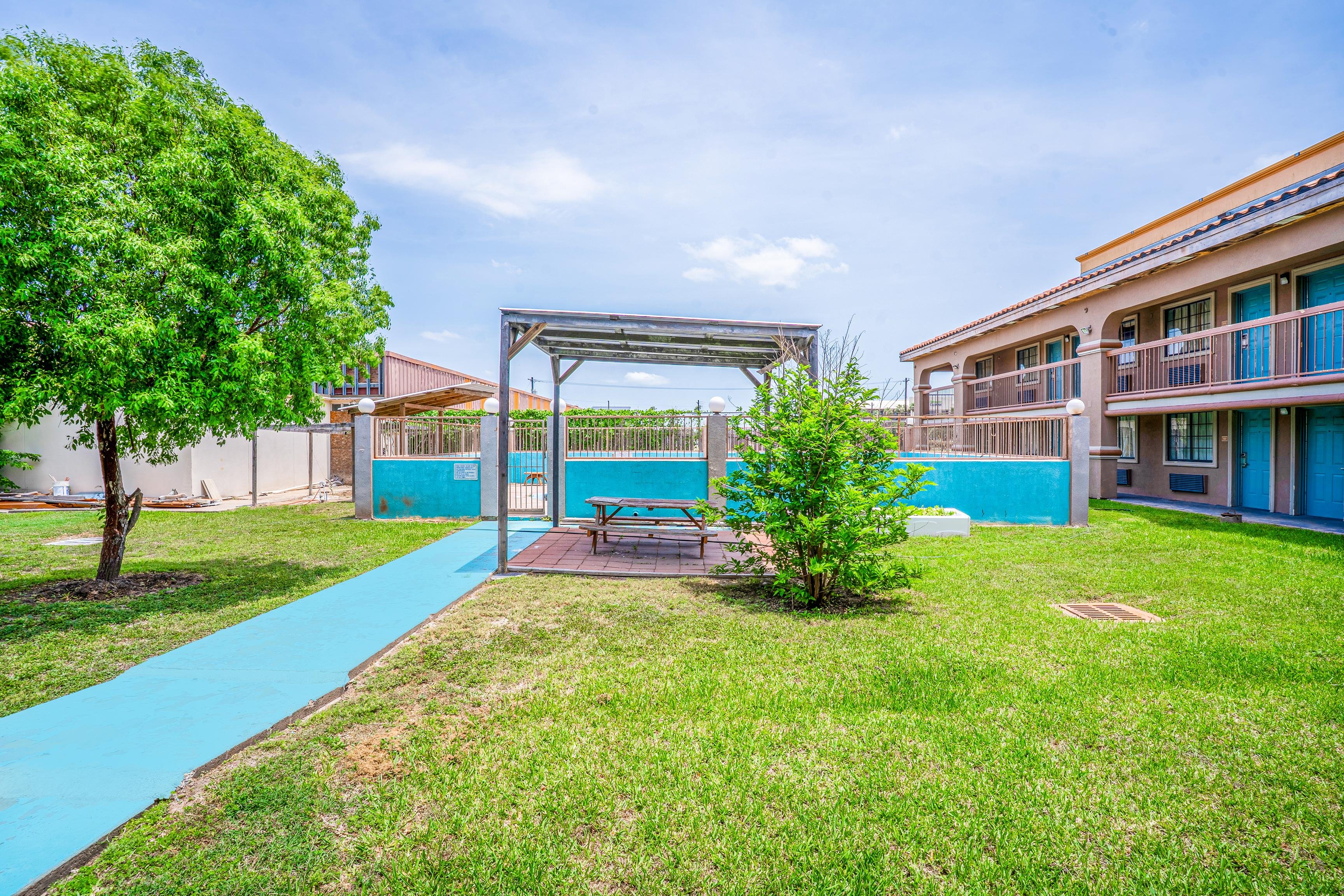 Lone Star Inn & Suites Harlingen TX 52/60