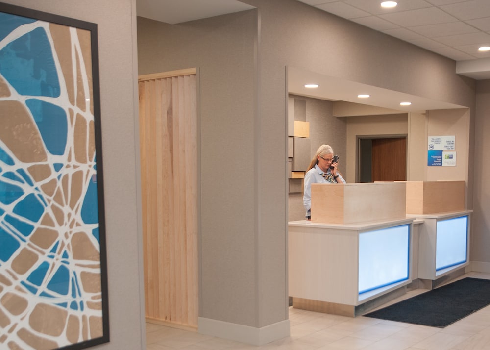 Holiday Inn Express Hotel Suites Norfolk 9/48