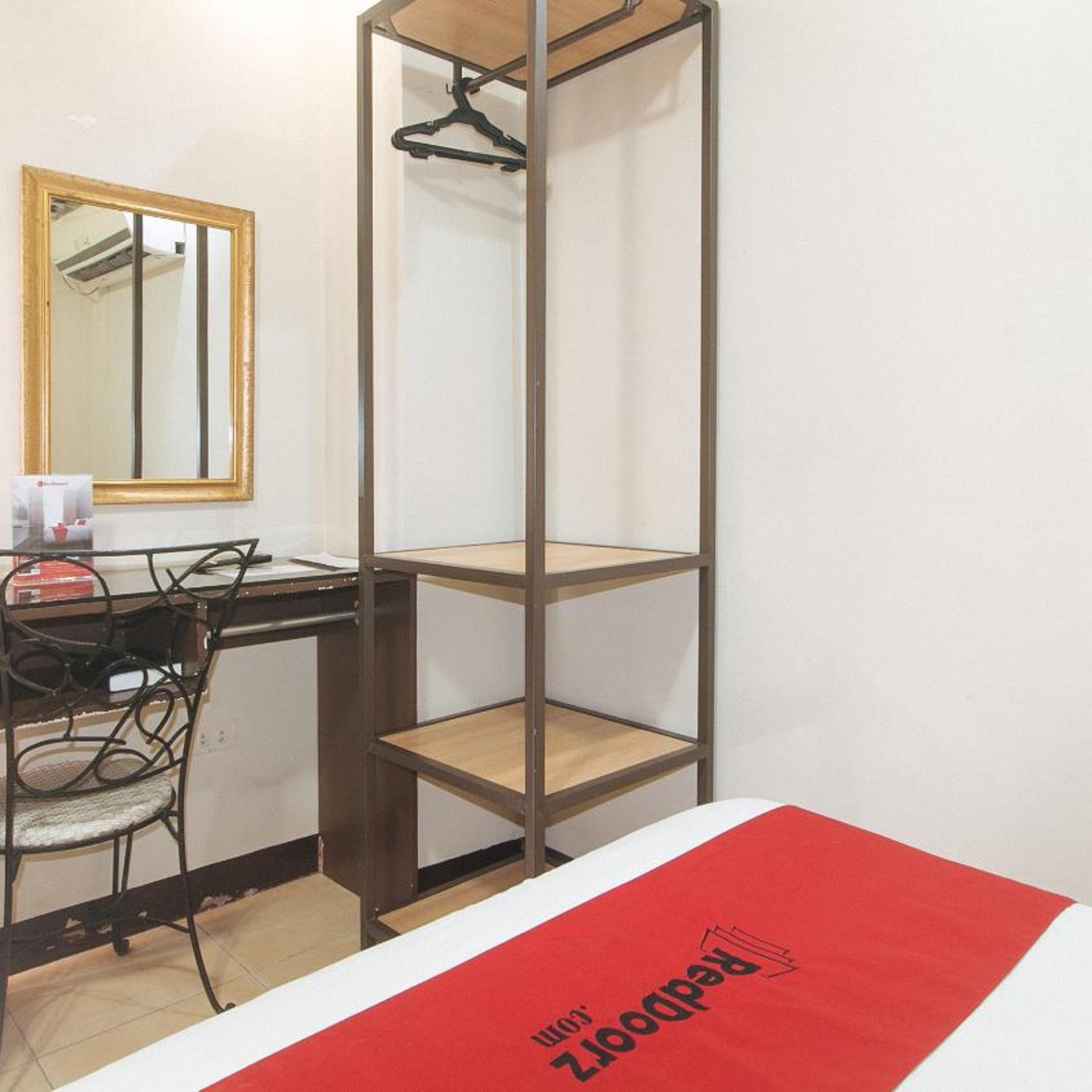 Reddoorz near Landers Superstore Cebu City 41/50