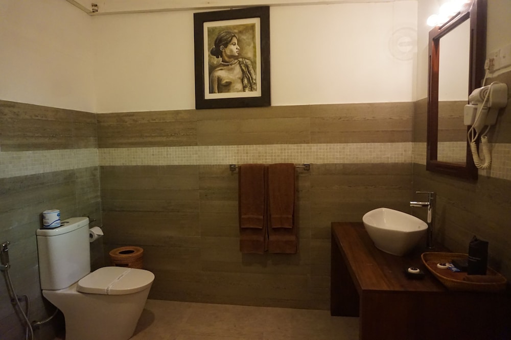 Thambapanni Retreat 25/72