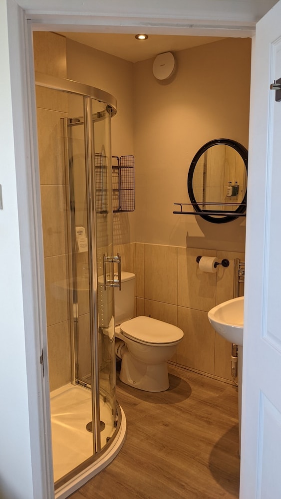 Oaklands Guest House 46/50