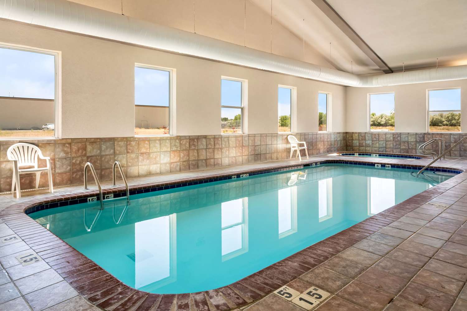 Comfort Inn and Suites Riverton 24/46