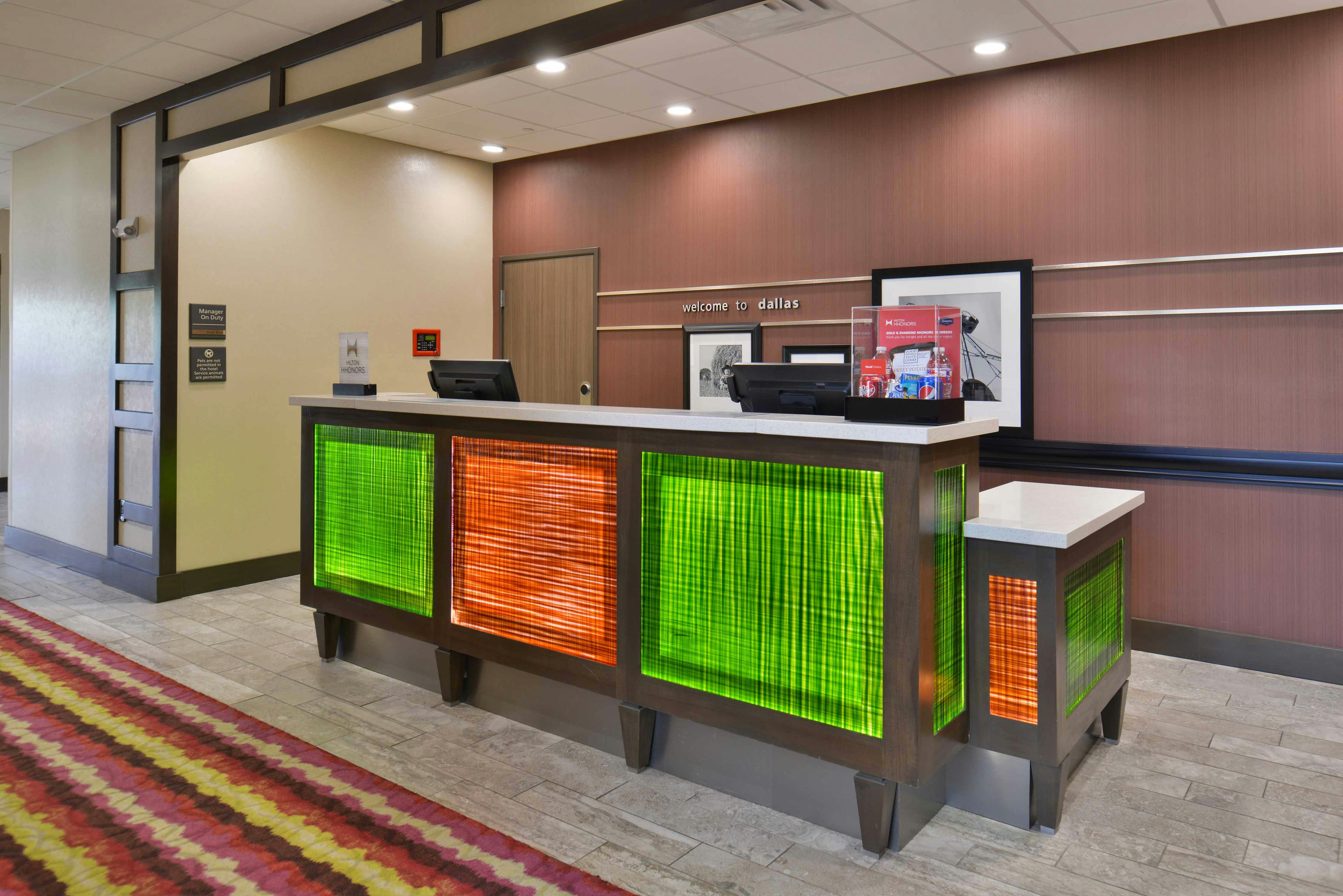 Hampton Inn Suites Dallas Market Center 10/75