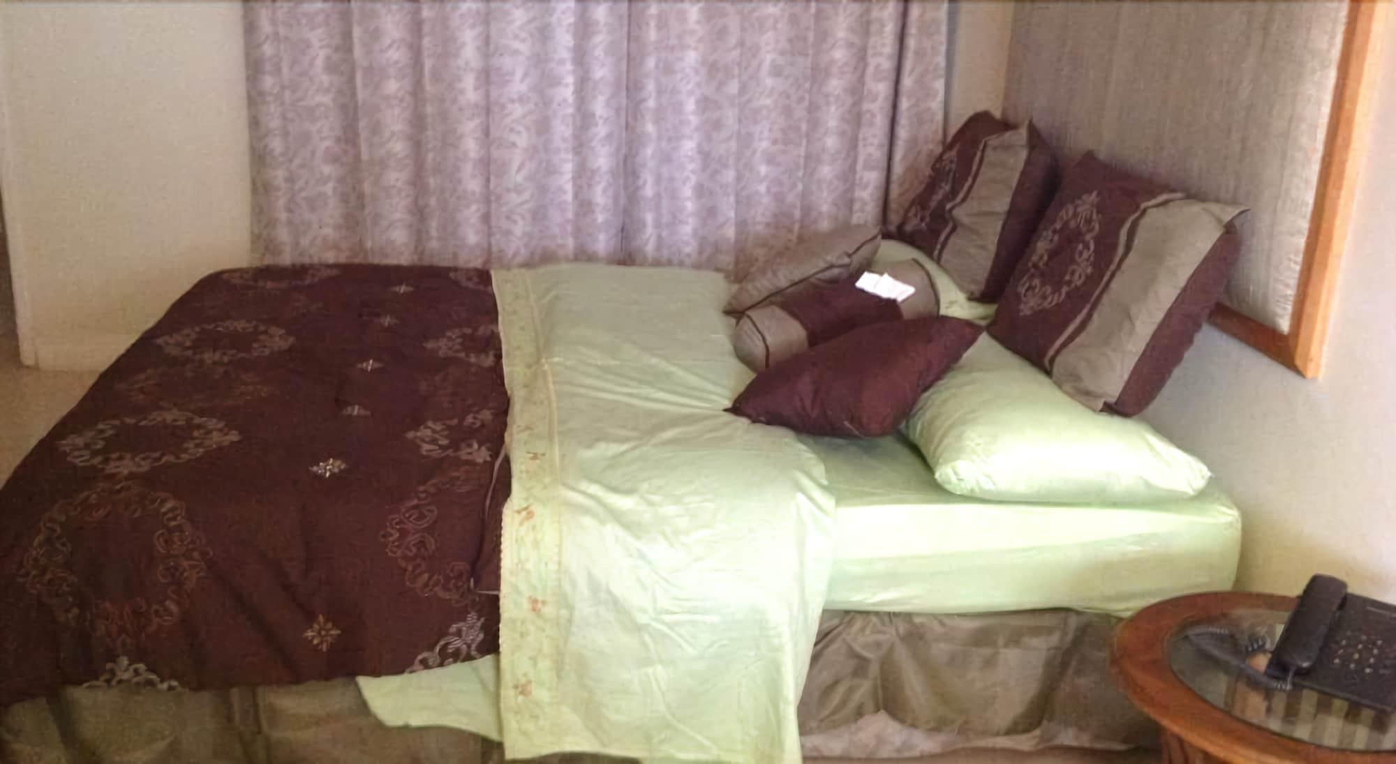 Campbell Hotel Accra 12/13