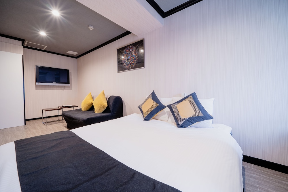 Pagoda Hotel (Ex. Cube Hotel) 27/64