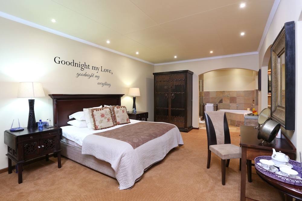 LUXURY, SUITE, QUEEN BED, VALLEY VIEW, PRIVATE BATHROOM