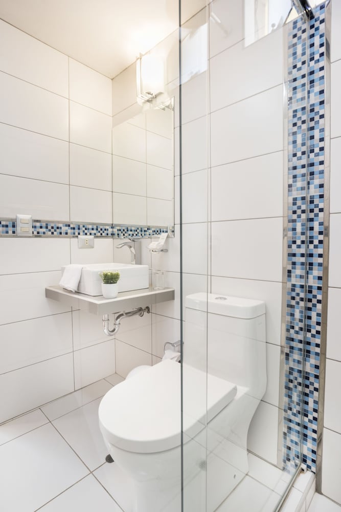 NATURA INN HOTEL 30/33