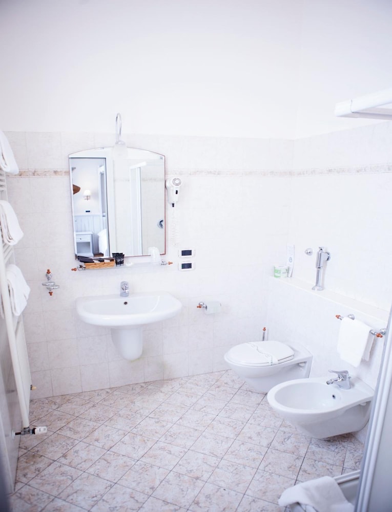 HOTEL SEBINO 28/28