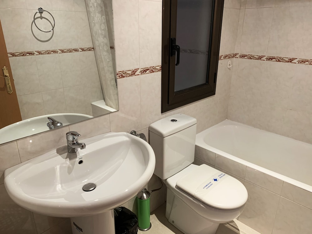 Apartamentos Pantebre 3000 64/64
