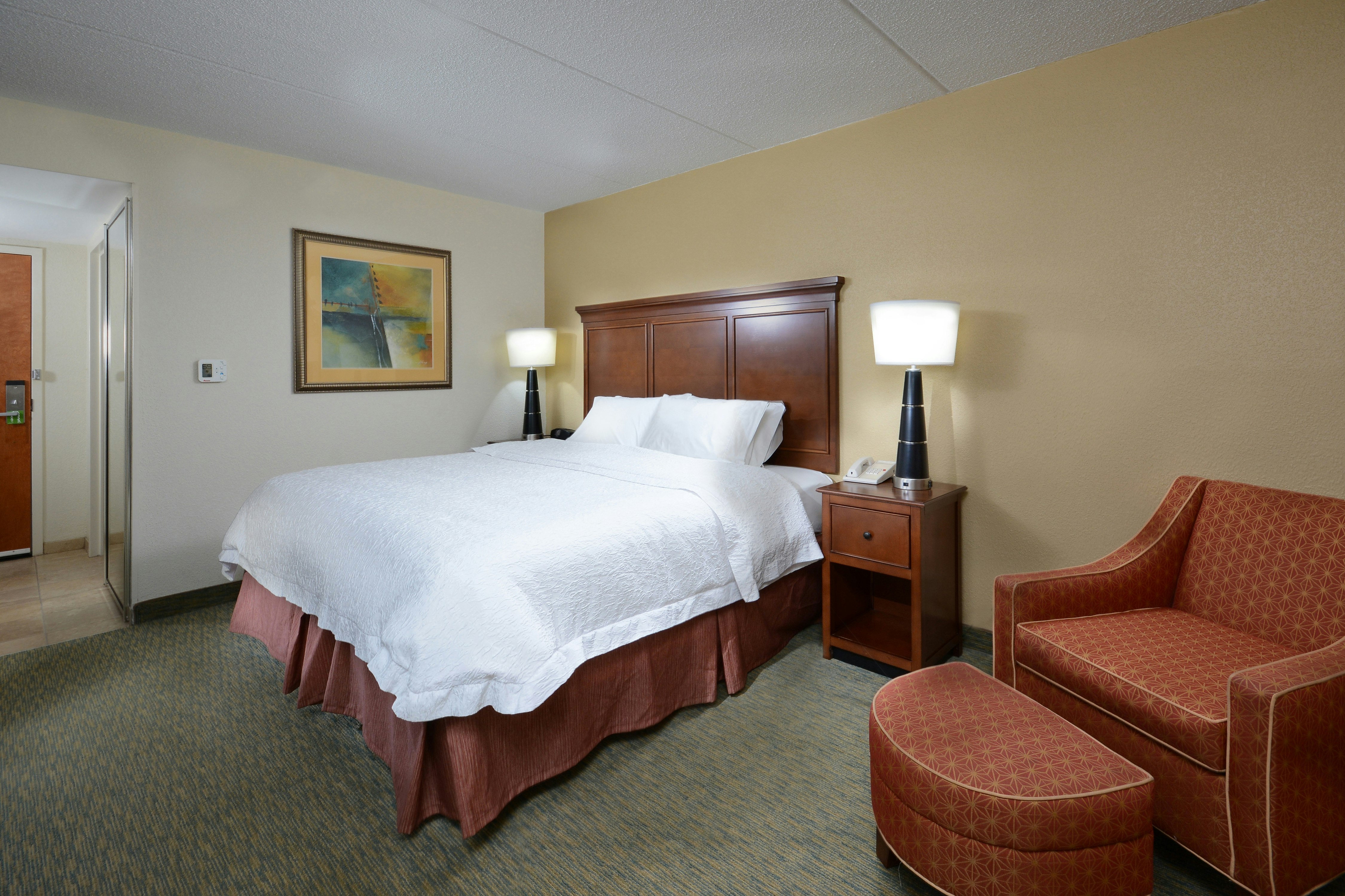 غرفة قياسية بسرير كينج، Hampton Inn Raleigh/Durham-Airport 3/4