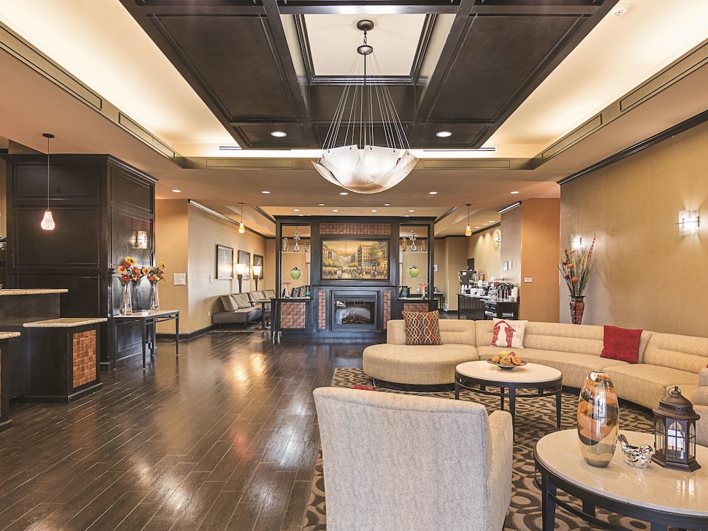 La Quinta Inn and Suites by Wyndham Mt. Pleasant 66/72
