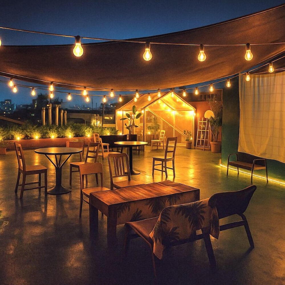 Shine Hotel 38/49