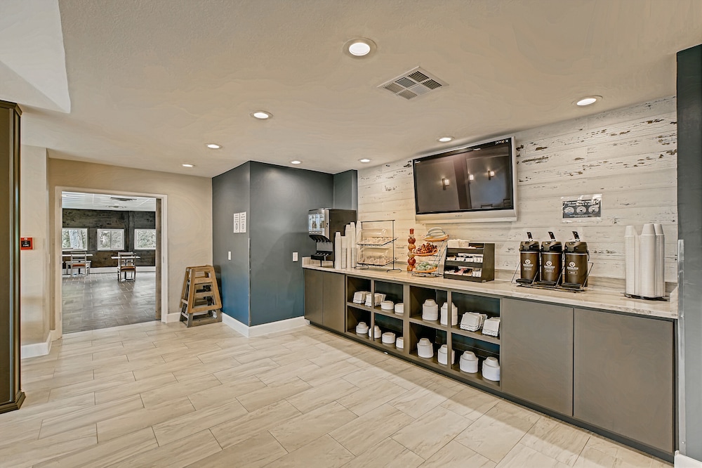 Orangewood Inn Suites Midtown 37/58