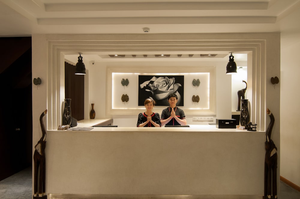 La Rose Suites 7/50