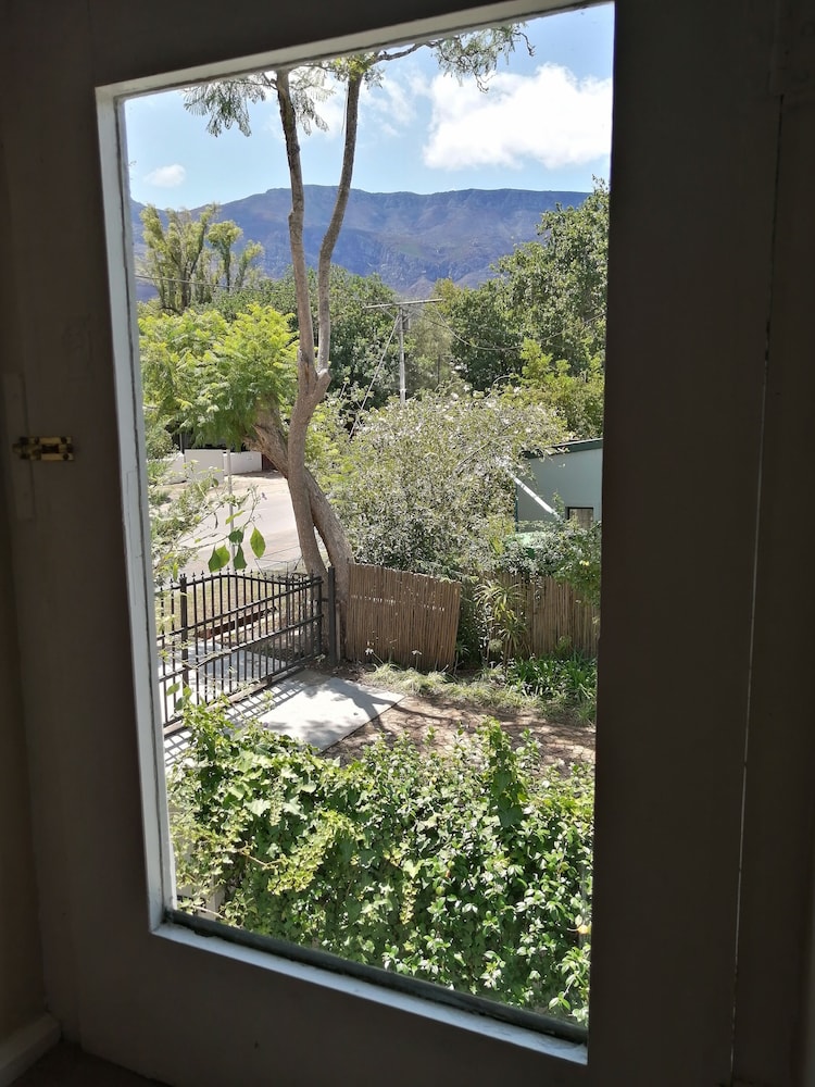 Fiore Guest Accommodation 25/50