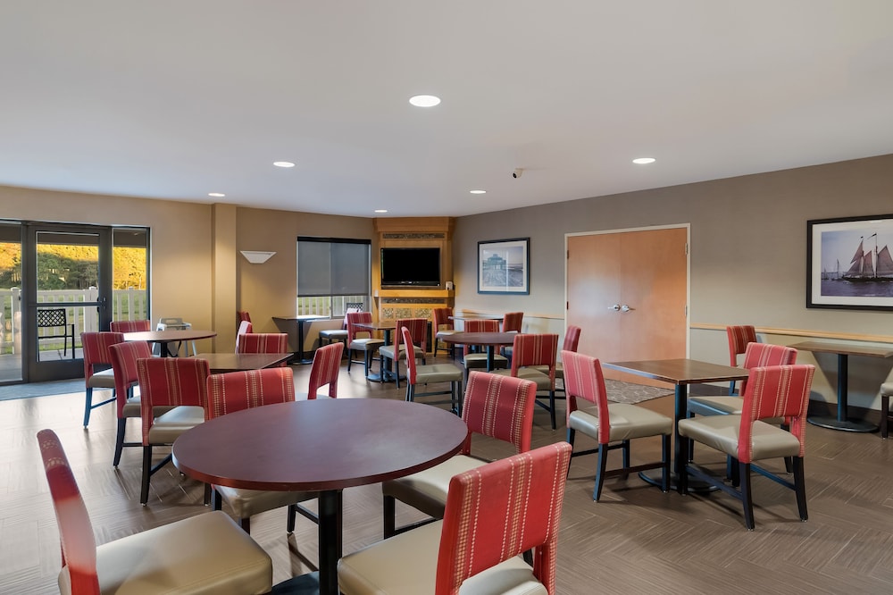 Comfort Suites Suffolk Chesapeake 38/47