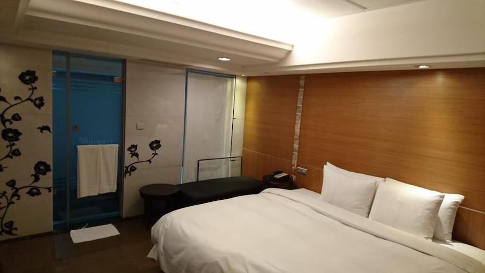 Burgary Hotel 15/50
