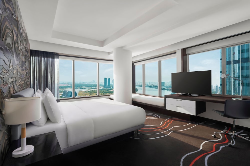 1 Bedroom, Club, Suite, King Bed, River View, Le Meridien Saigon 4/10