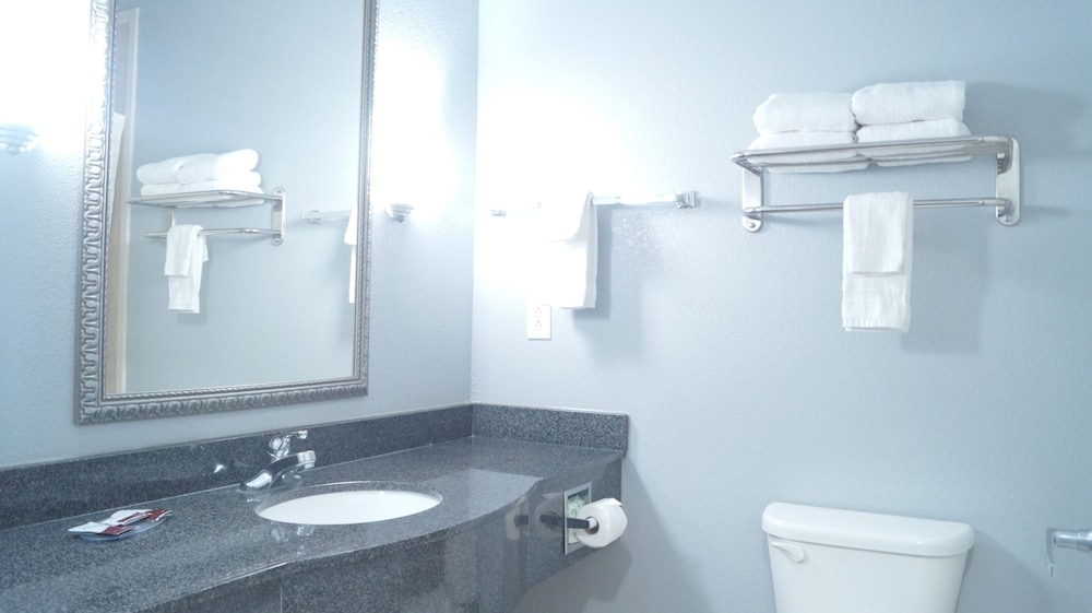 Magnolia Inn And Suites 23/23