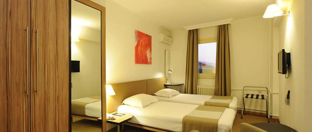 KARDES HOTEL 30/68