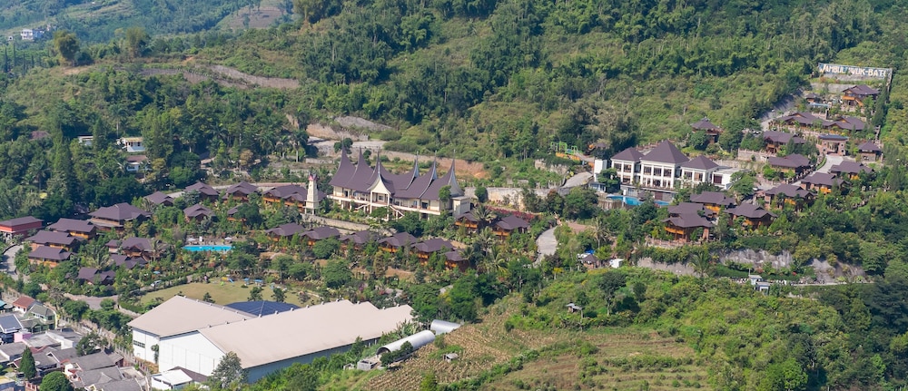 Jambuluwuk Convention Hall and Resort Batu 54/63