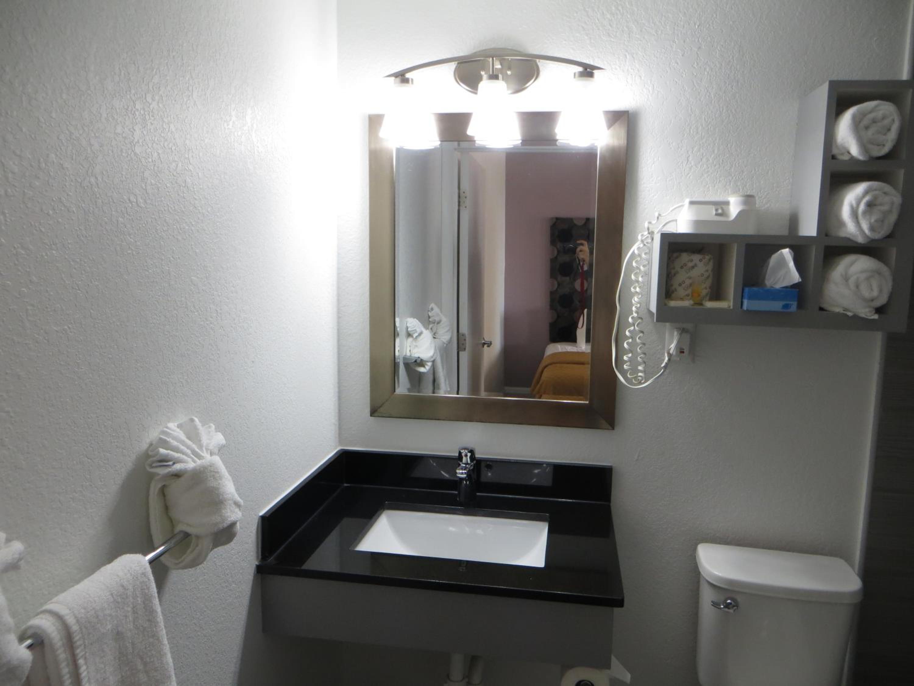 Room, 2 Queen Beds, Arya Blu Inn and Suites (Ex Days Inn Ormond Beach Mainsail Oceanfront) 8/8