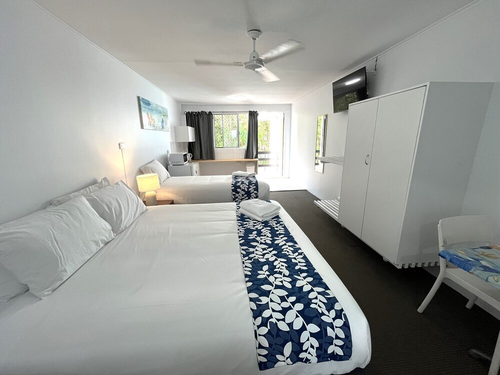 Browns At Broadbeach 24/50