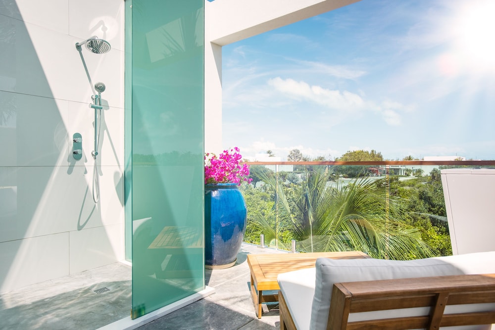 The Oasis At Grace Bay 20/50
