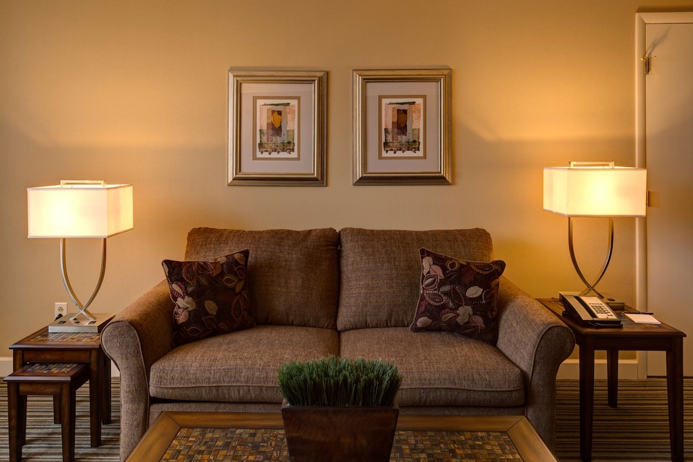 DoubleTree by Hilton Akron Fairlawn 19/50