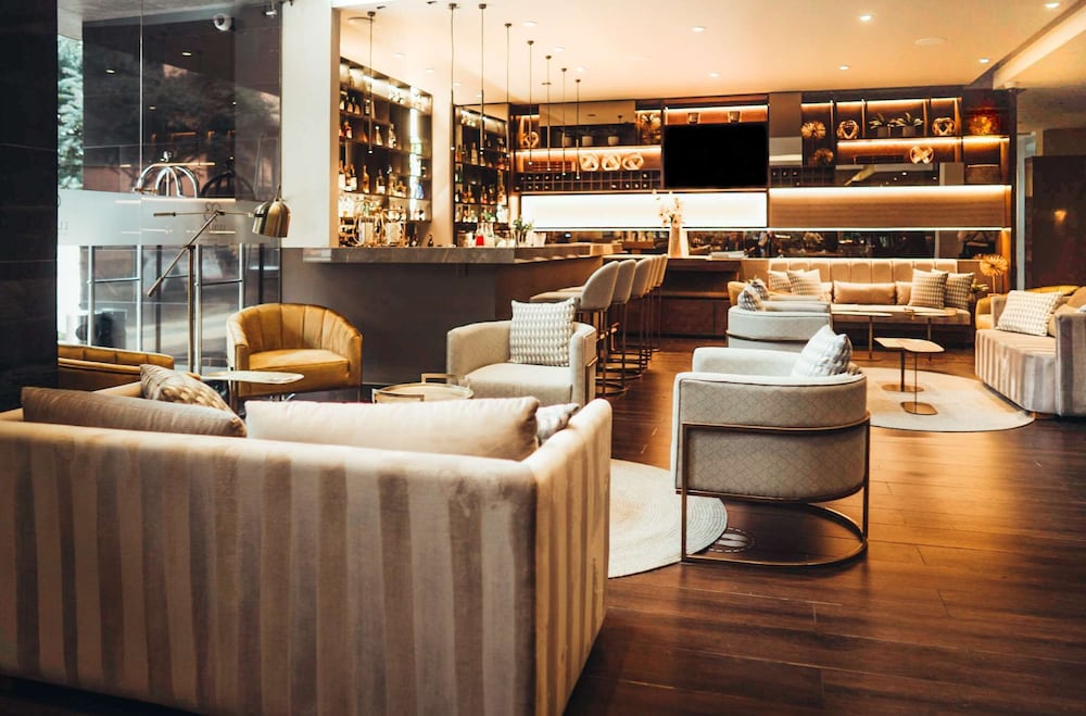 Hotel 93 Luxury Residences 60/69