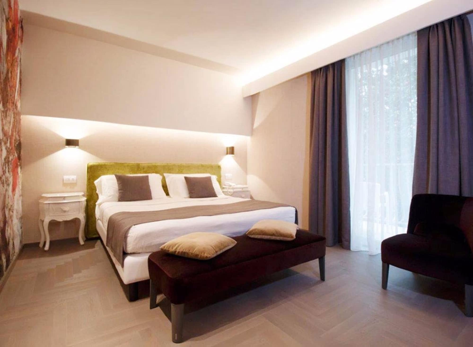 ROOM, KING BED
