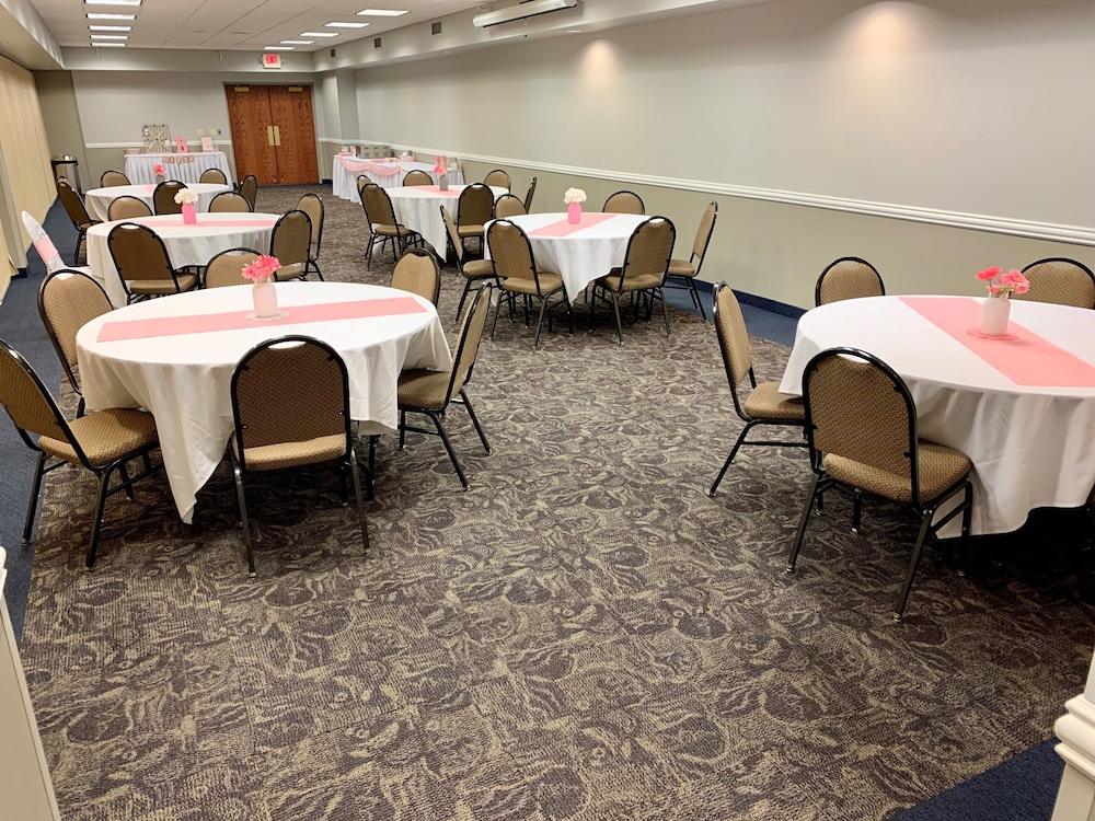 AmericInn by Wyndham Mankato Event Center 42/55