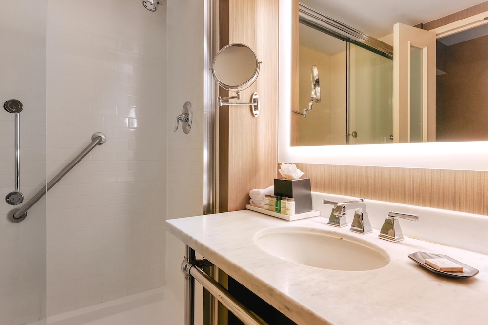 Executive, King Bed, Accessible