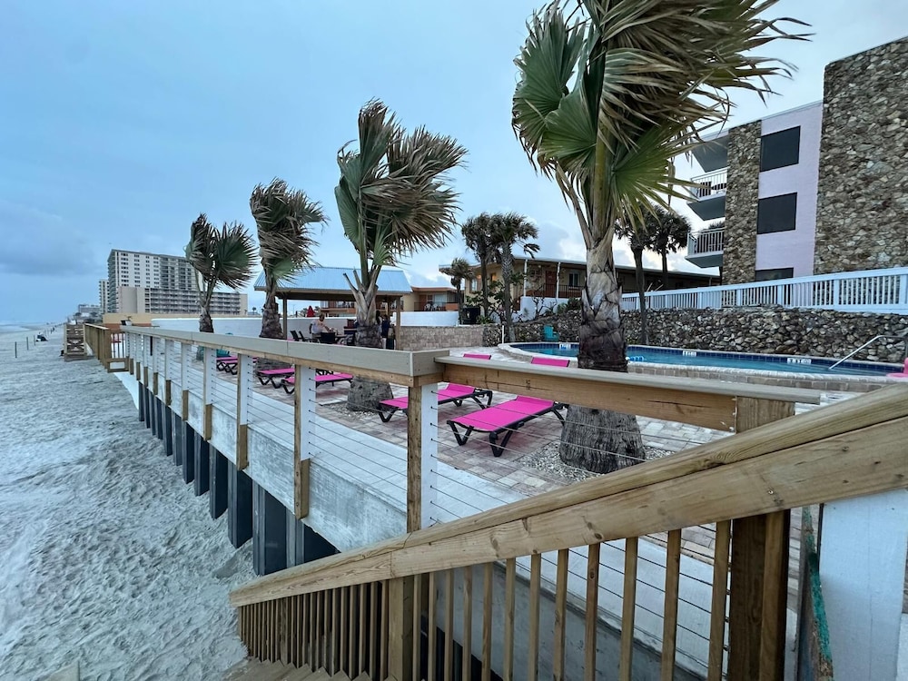 Flamingo Inn 23/50