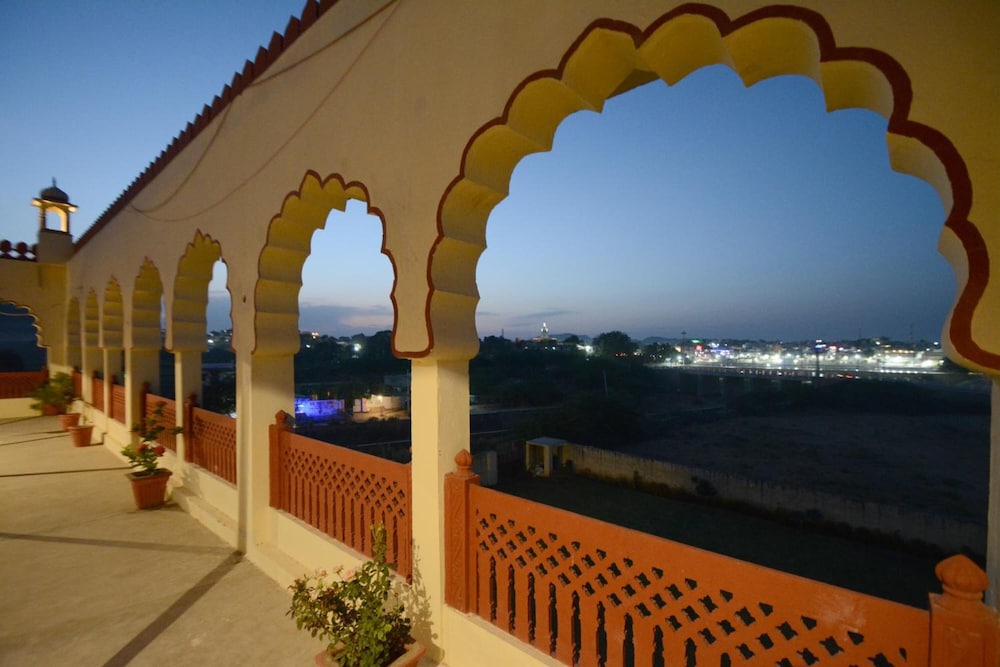 Moti Mahal - A Heritage Haveli 37/42