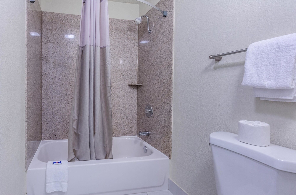 Rodeway Inn Mount Vernon, IL 26/32