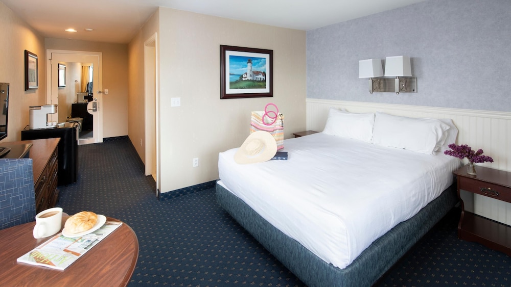 Blue Water Resort on the Ocean 24/79