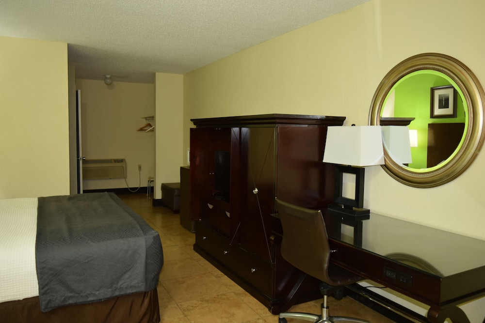 Econo Lodge 28/37