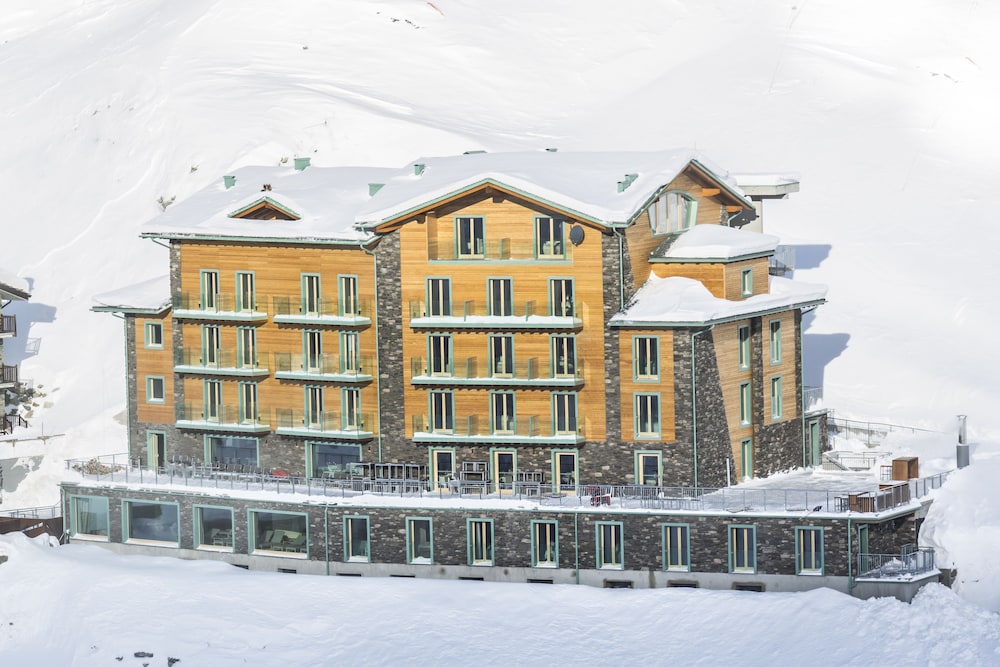 White Angel Hotel 2/48