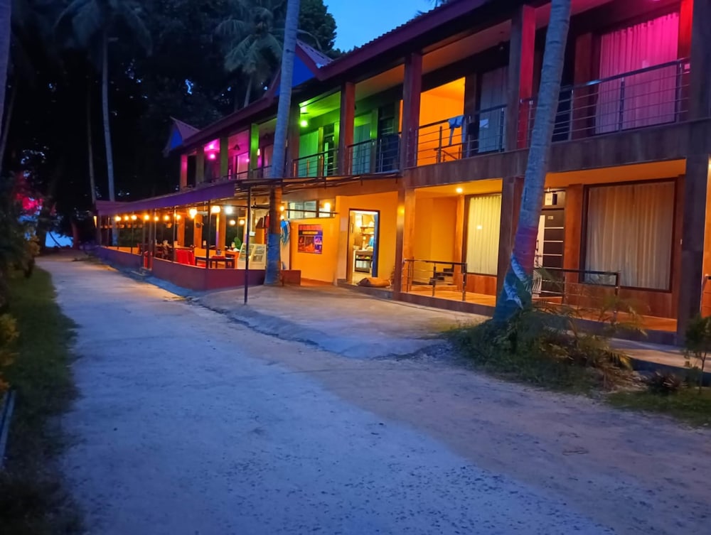 Gold India Beach Resort 4/23