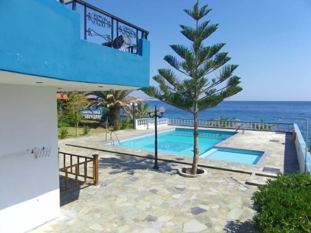 Cypriana Apartments 24/30