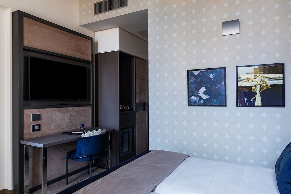Amadomus Luxury Suites 39/46