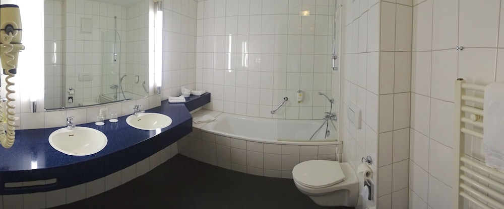 Ascot Bristol Hotel Potsdam 50/55